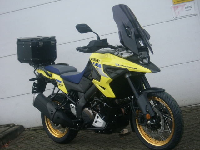 suzuki v strom 1050 VStrom center